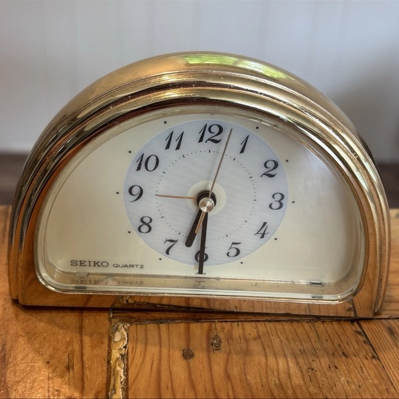 Vintage Seiko Quartz Gold Tone Alarm Clock - Picture 2 of 7